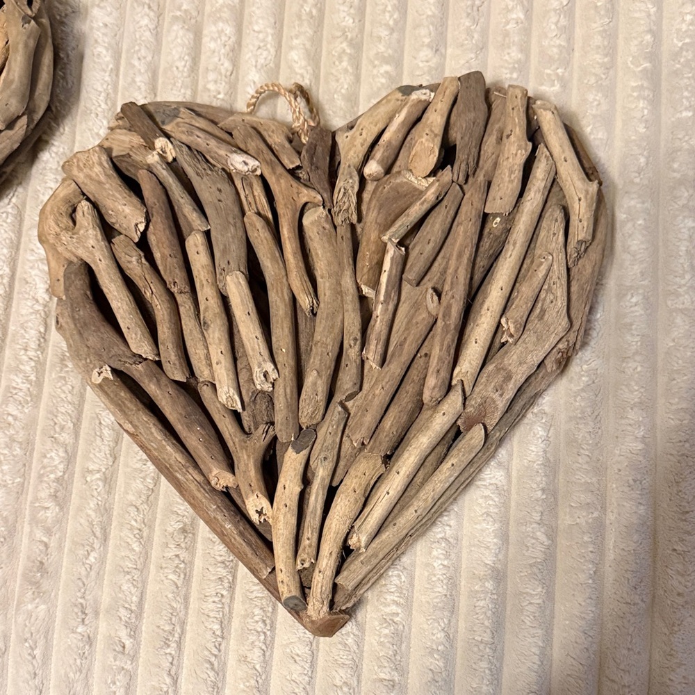 Rustic Driftwood Heart Decor - Picture 4 of 5